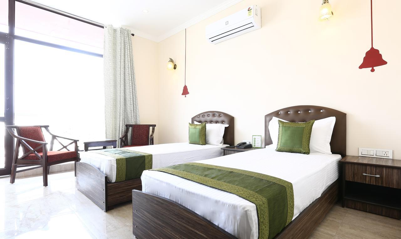 Treebo Blessing Bells Hotel Dehradun Exterior foto